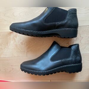 Rieker Black leather shoes 41/9.5 new in box